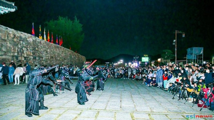 지난 7일 제19회 서산해미읍성 축제에서 미디어파사드 퍼포먼스가 열렸다.jpg